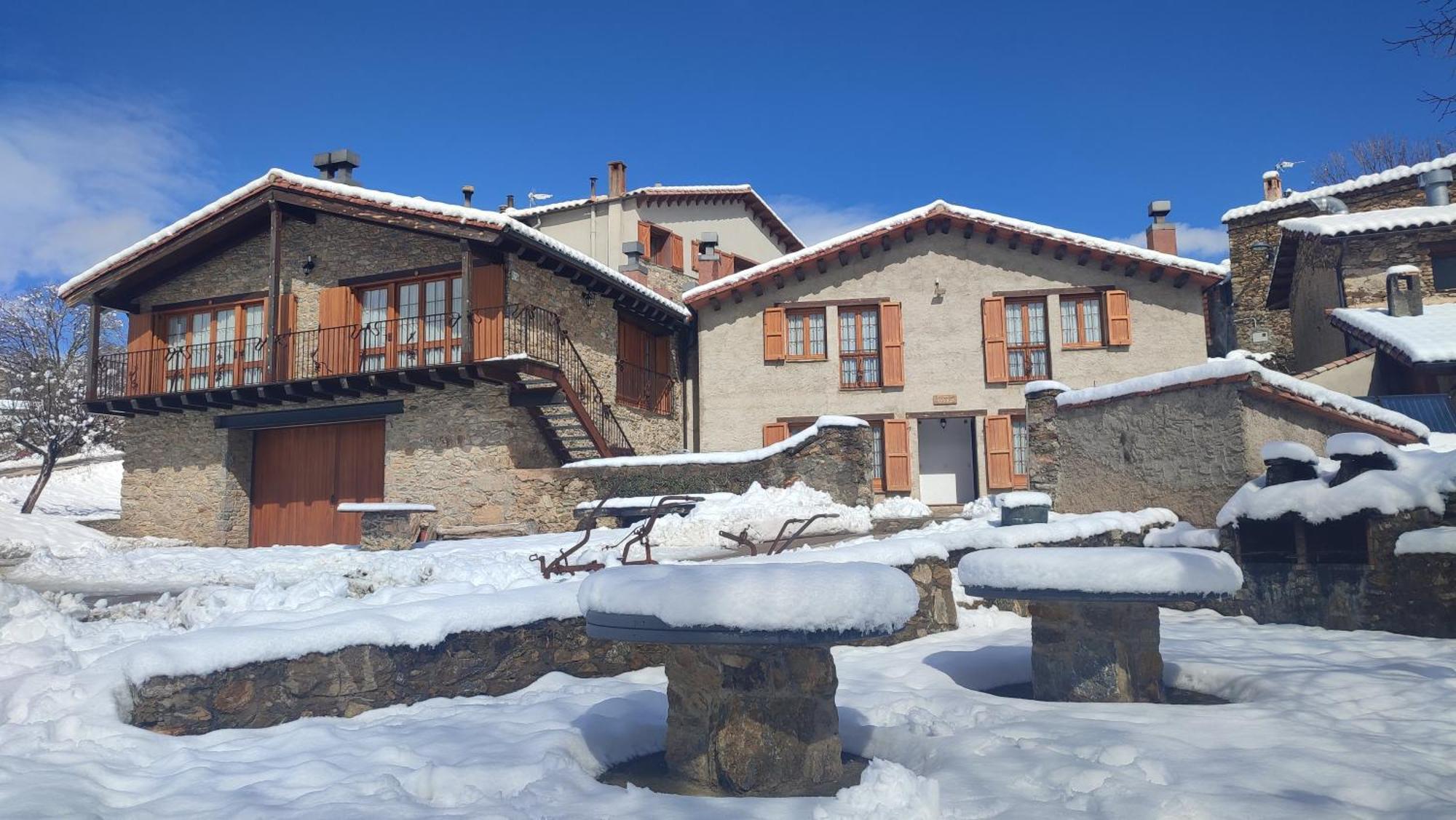 Can Tubau - Casa Rural - Apartaments Campelles Экстерьер фото