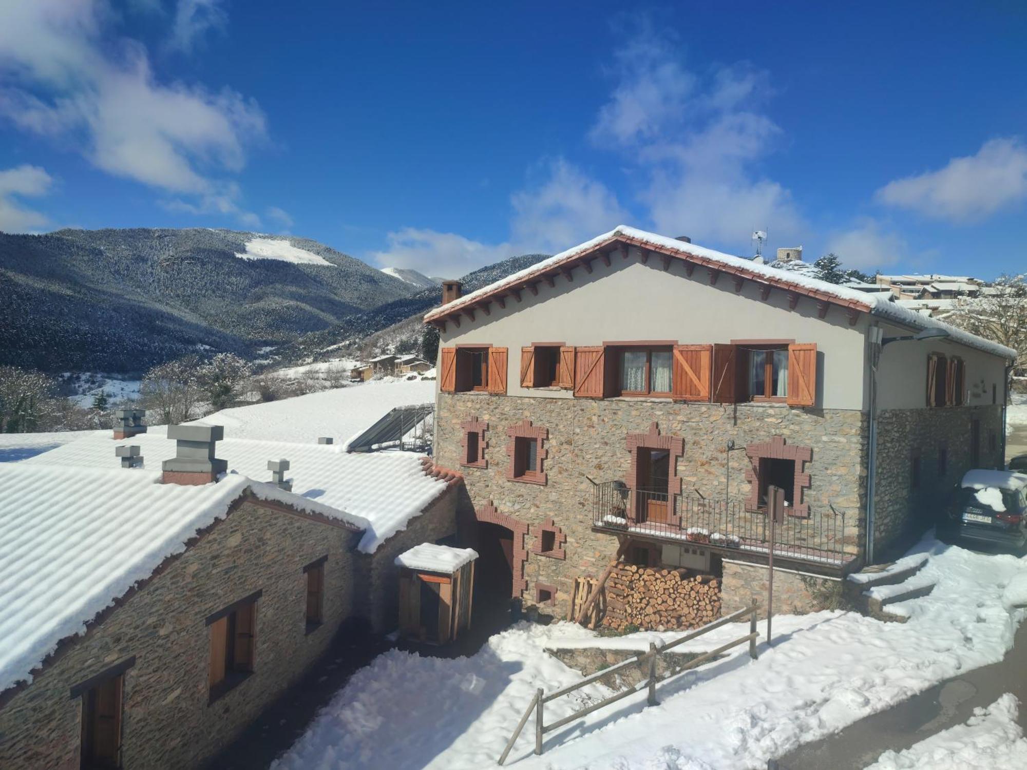 Can Tubau - Casa Rural - Apartaments Campelles Экстерьер фото